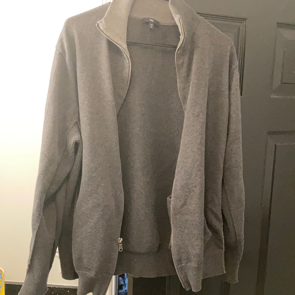 Men’s gap zip up sweater